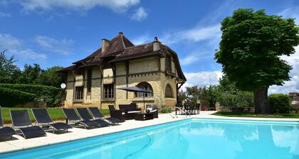 Elegant Mansion Stay in Belves