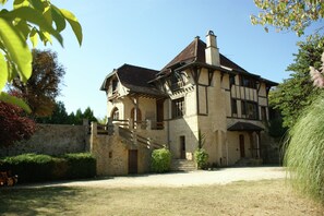 Exterior - Elegant Mansion Stay in Belves (Pays-de-Belves)