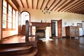 House | Living room - Elegant Mansion Stay in Belves (Pays-de-Belves)
