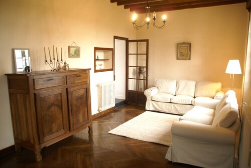 Elegant Mansion Stay in Belves