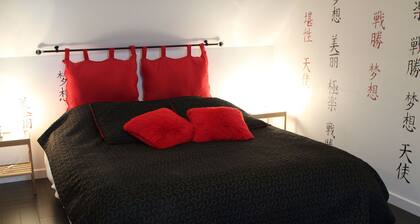 House With Garden. 1km From the Coast. Nearby Bayeux and the Landing Beaches