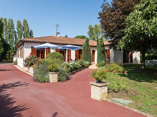 Beautiful Villa With Private Garden in Pineuilh Aquitaine