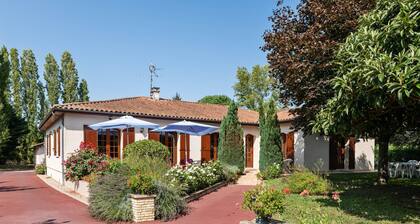 Beautiful Villa With Private Garden in Pineuilh Aquitaine
