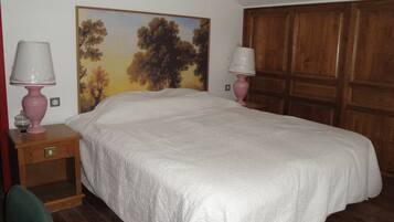 House | 3 bedrooms, individually furnished, bed sheets