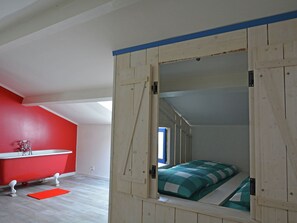 Bathroom - Between the Beach and the Lake: a Gorgeously Renovated Bastide With Swimming Pool (Brouzet-les-Quissac)