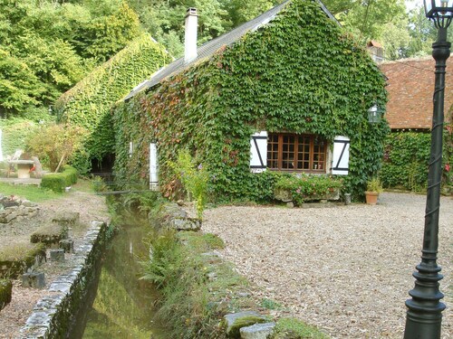 Quaint Holiday Home With Private Pool in Burgundy France