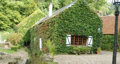 Quaint Holiday Home With Private Pool in Burgundy France