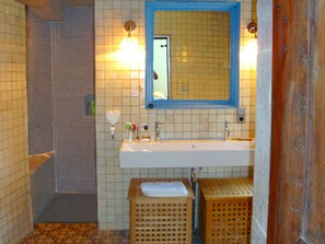 Bathroom - Quaint Holiday Home With Private Pool in Burgundy France (Preporche)