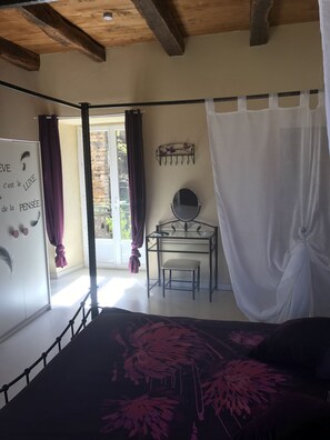 1 habitación, wifi y ropa de cama