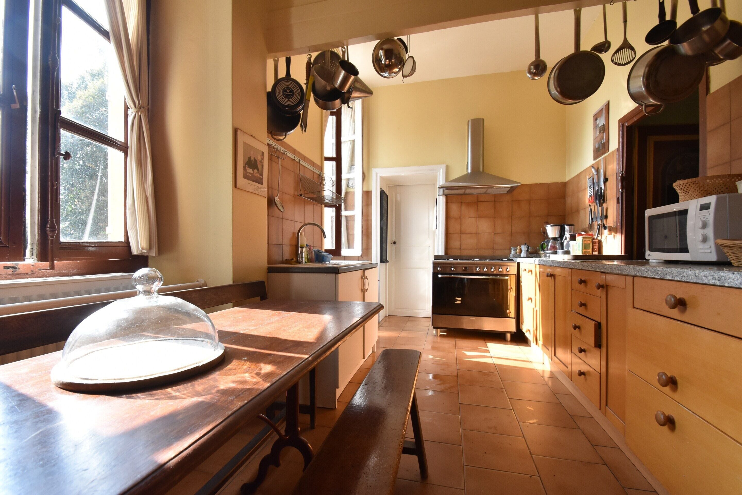 Maison | Cuisine privée | Réfrigérateur, plaque de cuisson, chaise haute