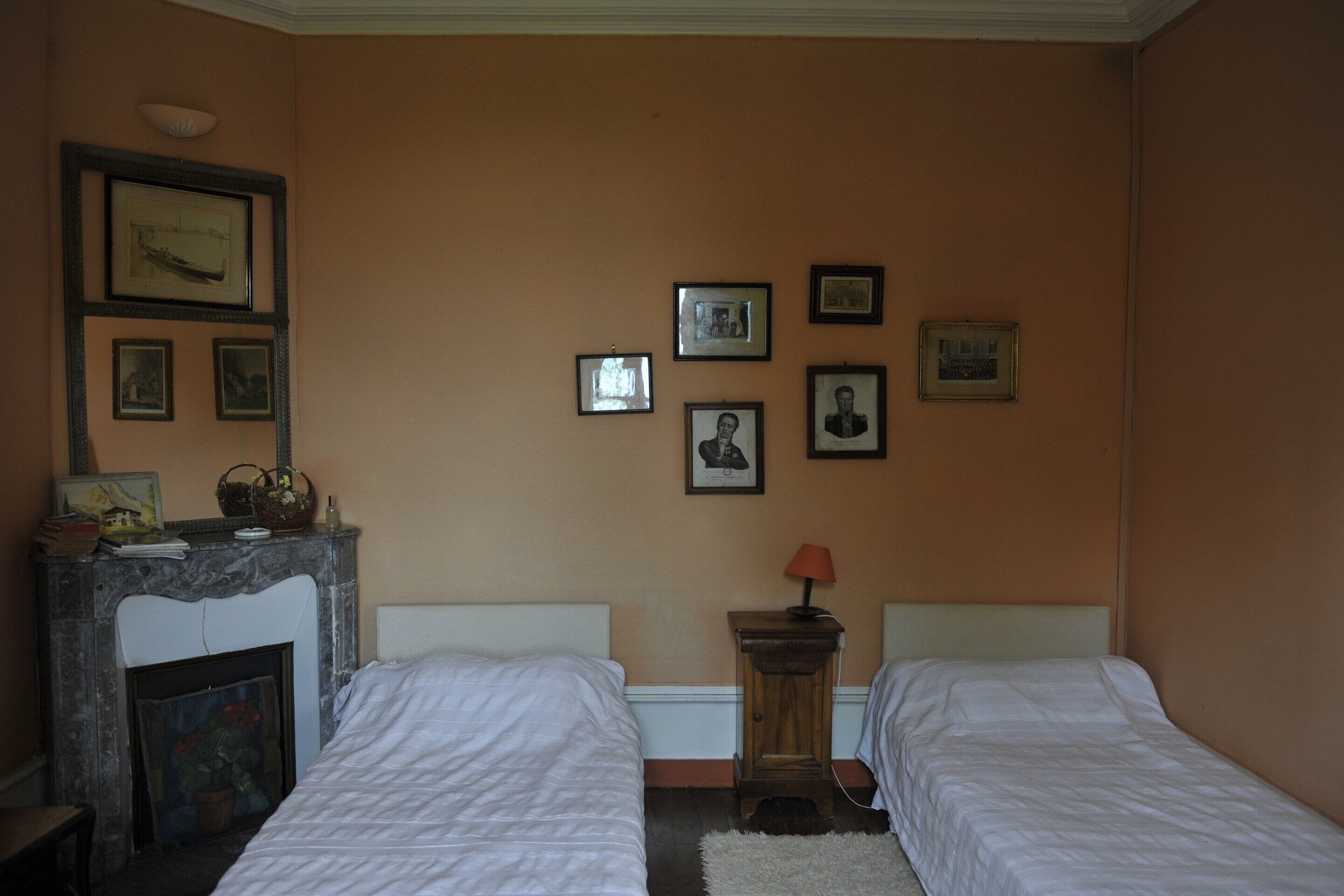 House | 8 bedrooms, individually furnished