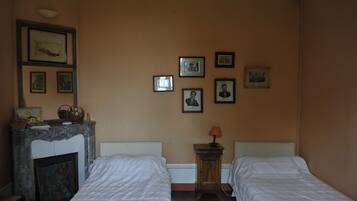 House | 8 bedrooms, individually furnished