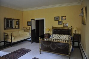 House | 8 bedrooms, individually furnished - House in Burgundy With Private Pool (Saint-Aubin-sur-Loire)