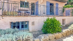 Exterior - Villa With Guest Accommodation and Heated Pool in Sainte Maxime (Sainte-Maxime)