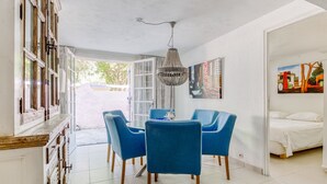 Dining - Villa With Guest Accommodation and Heated Pool in Sainte Maxime (Sainte-Maxime)
