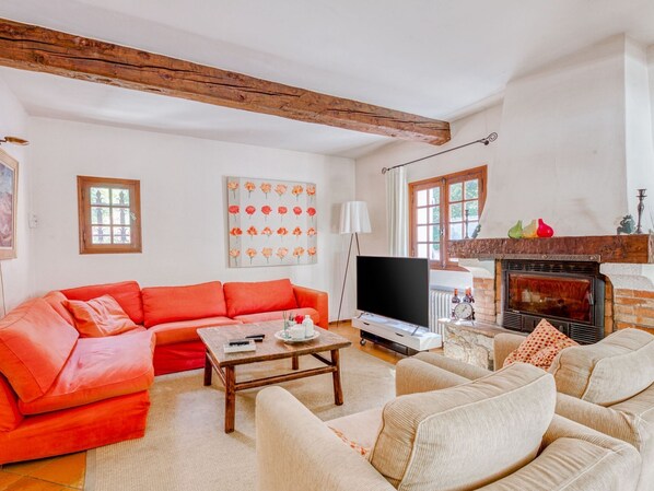 Fireplace, DVD player - Villa With Guest Accommodation and Heated Pool in Sainte Maxime (Sainte-Maxime)