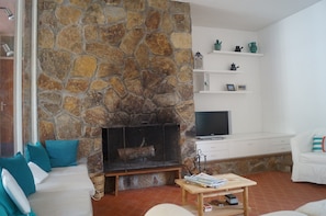 Living room - Villa in Cavalaire-sur-mer Near the Sea (Cavalaire-sur-Mer)