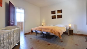 Room amenity - Holiday Home in Luzy With Fenced Garden (Cuzy)