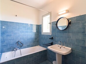 House | Bilik Mandi | Tab mandi 