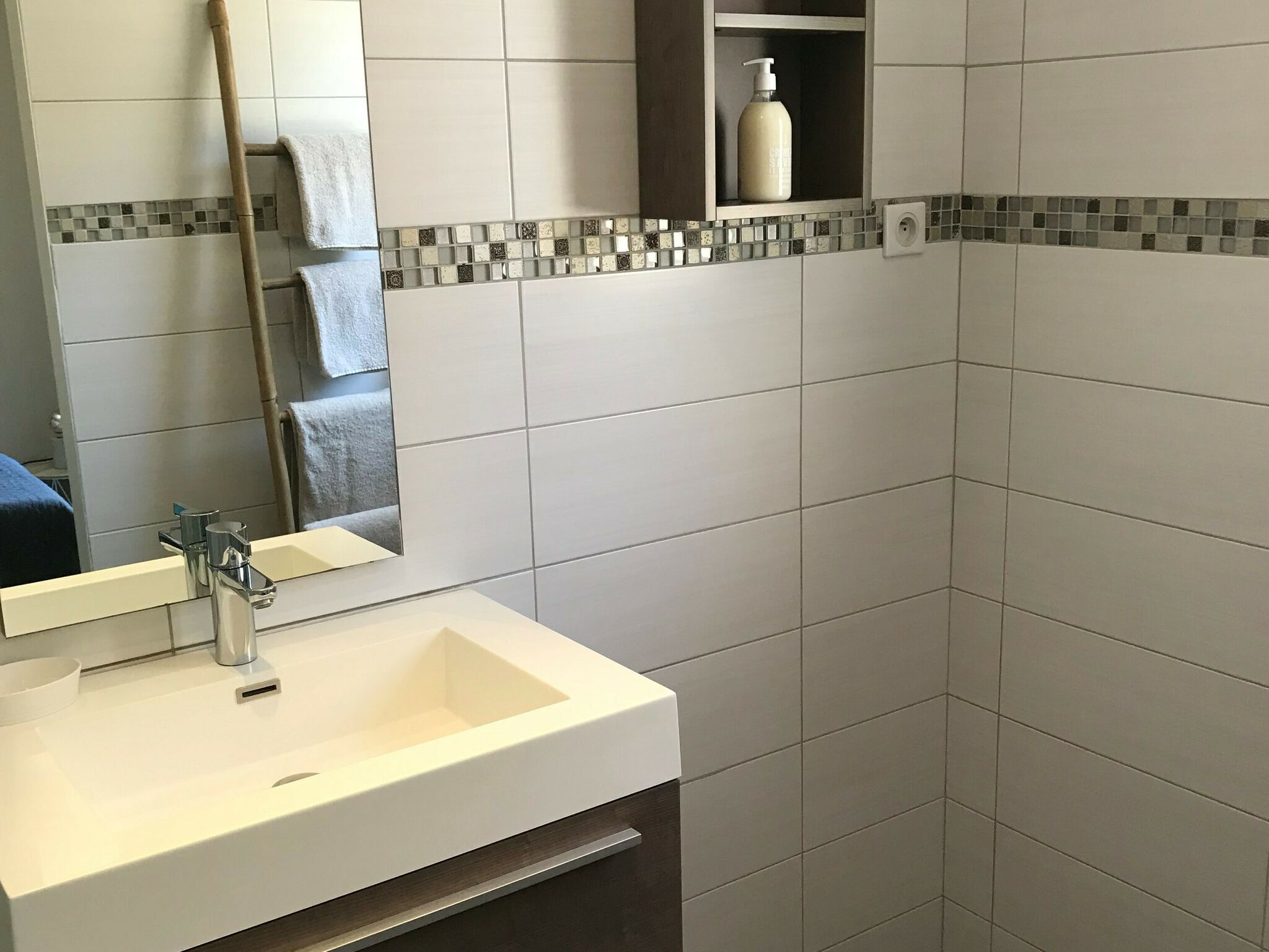 Biệt thự | Phòng tắm | Buồng tắm vòi sen, khăn tắm 
