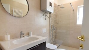 Unclassified image, 5 of 21, button - Unique Beach House With Beautiful Garden and Covered Terrace Offering sea Views (Jasenice)