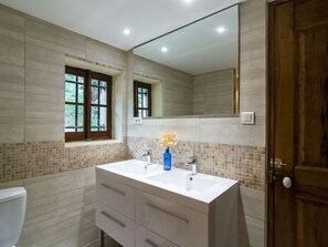 Bathroom - 18th Century Country House on Beautiful Private Domain of 8 ha With Private Pool (Bollene)