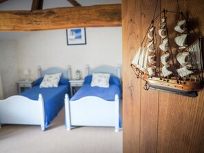 3 phòng ngủ, trang bị nội thất với thiết kế riêng biệt, bộ trải giường 
