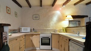 Private kitchen - Holiday Home Saint-laurent Pool Retreat (Saint-Laurent-de-la-Salle)
