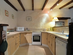 House | Private kitchen | Highchair - Holiday Home Saint-laurent Pool Retreat (Saint-Laurent-de-la-Salle)