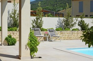 Villa | Balcony - Villa in Malaucene Near Mont Ventoux (Malaucene)