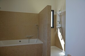 Villa | Bilik Mandi