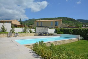 Villa | Garden - Villa in Malaucene Near Mont Ventoux (Malaucene)