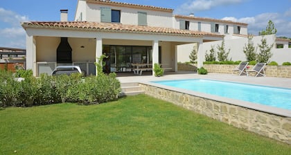 Villa in Malaucene Near Mont Ventoux
