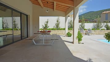 Villa | Balcony