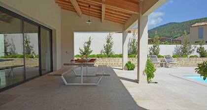 Villa in Malaucene Near Mont Ventoux