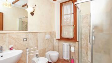 Cottage | Bathroom