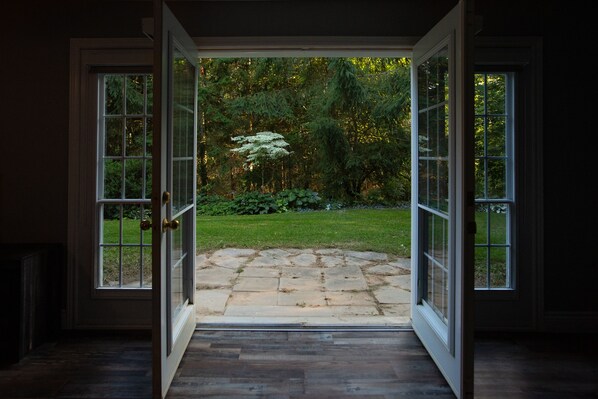 Interior - Niagara Wine Routes Fifth street (St. Catharines)