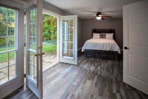 4 bedrooms, iron/ironing board, free WiFi, bed sheets - Niagara Wine Routes Fifth street (St. Catharines)