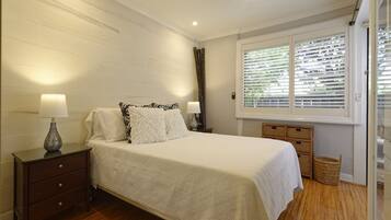 Condo, 1 Queen Bed with Sofa bed, Kitchen | 1 bedroom, bed sheets