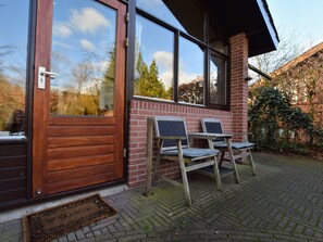 House | Balcony - Wooden Holiday Home With Private Terrace & Garden in Aalten (Aalten)