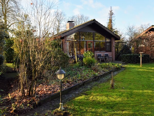 House | Exterior - Wooden Holiday Home With Private Terrace & Garden in Aalten (Aalten)