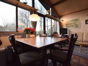 Dining - Wooden Holiday Home With Private Terrace & Garden in Aalten (Aalten)
