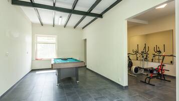 House | Game room