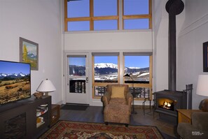 Televisión, chimenea