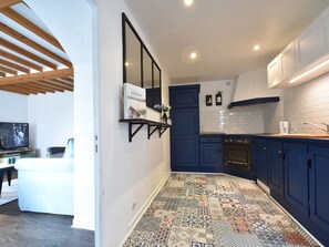 House | Private kitchen | Fridge, oven, stovetop, dishwasher - Beautiful Gite With Garden at 700 Metres From the Beach, 10 Minutes From Bayeux (Commes)