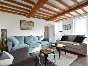Living room - Beautiful Gite With Garden at 700 Metres From the Beach, 10 Minutes From Bayeux (Commes)