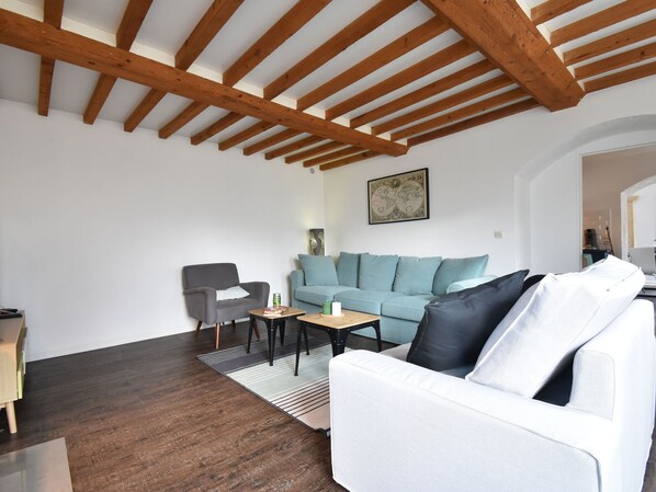 Living room - Beautiful Gite With Garden at 700 Metres From the Beach, 10 Minutes From Bayeux (Commes)