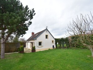 Exterior - Beautiful Gite With Garden at 700 Metres From the Beach, 10 Minutes From Bayeux (Commes)