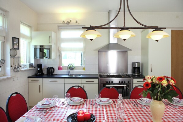 Ferienhaus | Eigene Küche | Mikrowelle, Geschirrspüler, Hochstuhl