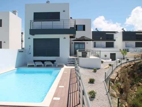 Super Luxury Villa With a Private Pool and Game Room Near the Ocean